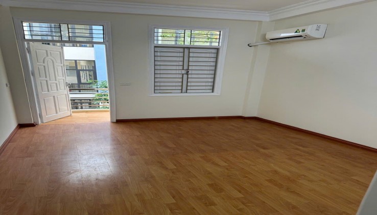 Cho thuê nhà nguyên căn ngõ ô tô kinh doanh Dương Văn Bé 5 tầng, 50m2, 5 ngủ, 17 Triệu, vào ngay